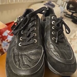 WoMen's Mephistos Black Leather Sneakers